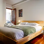 - Via Parigi Lägenhet